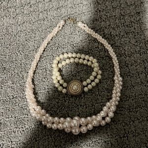 Pearl necklace and bracelet